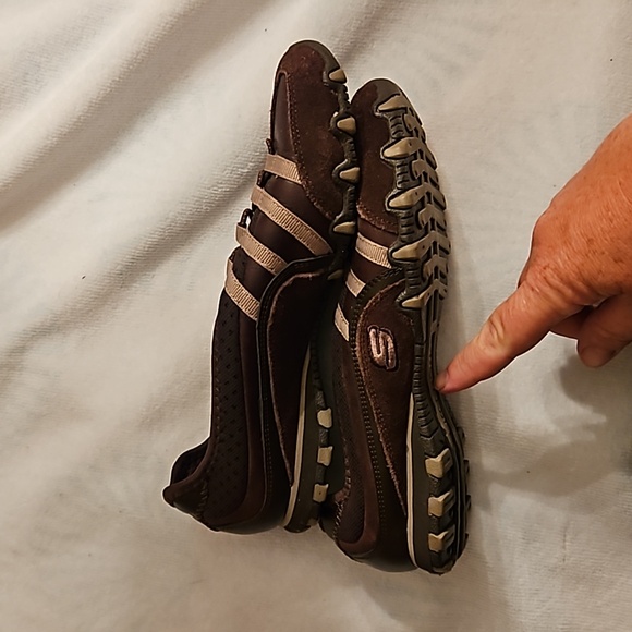 GUC Skechers brown 6.5 shoe - Picture 2 of 5